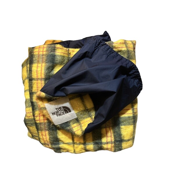 The North Face Reversible Insulated Winter Scarf Unisex Summit Gold New w/tag - Picture 5 of 8